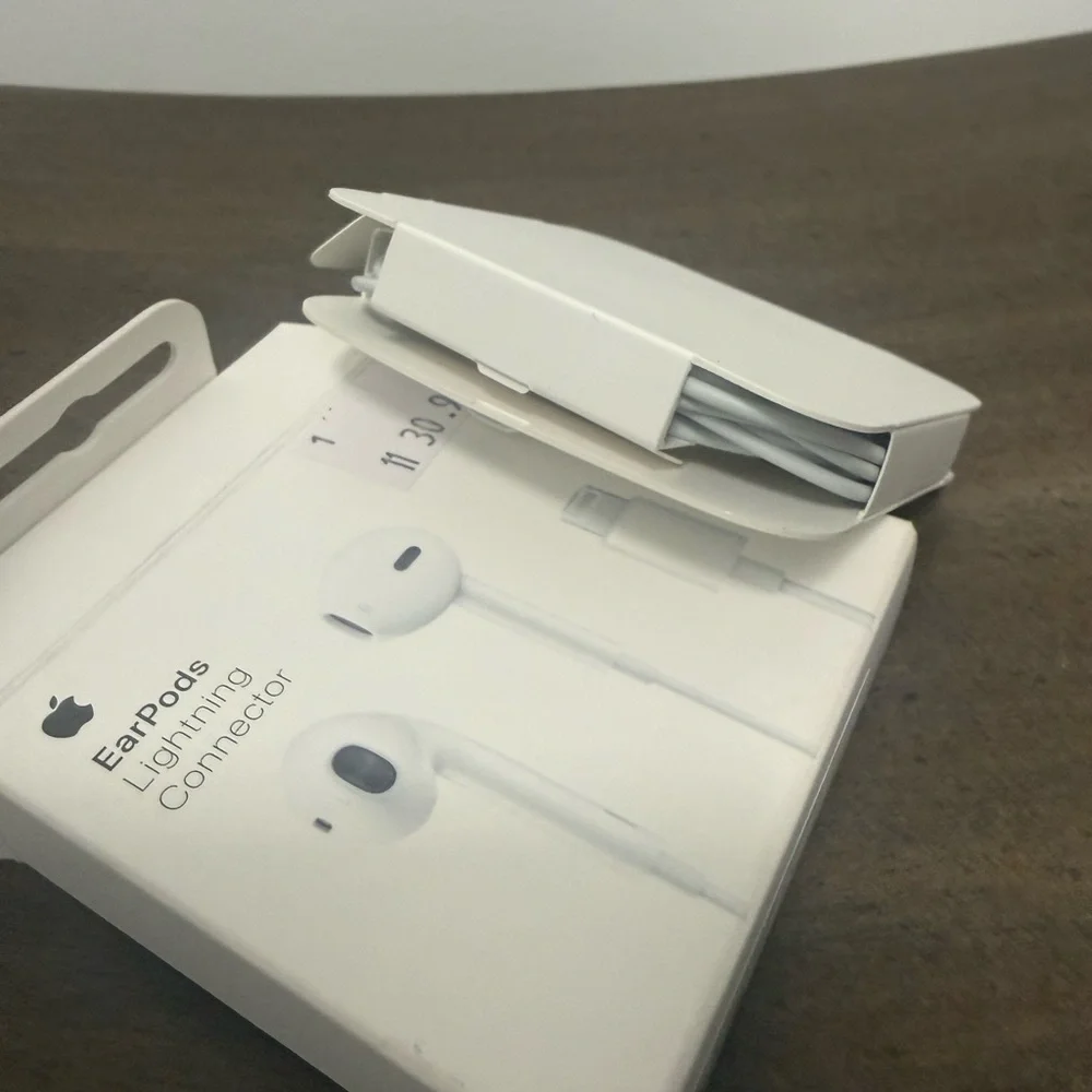 Apple EarPods Lightning Connector Headphones